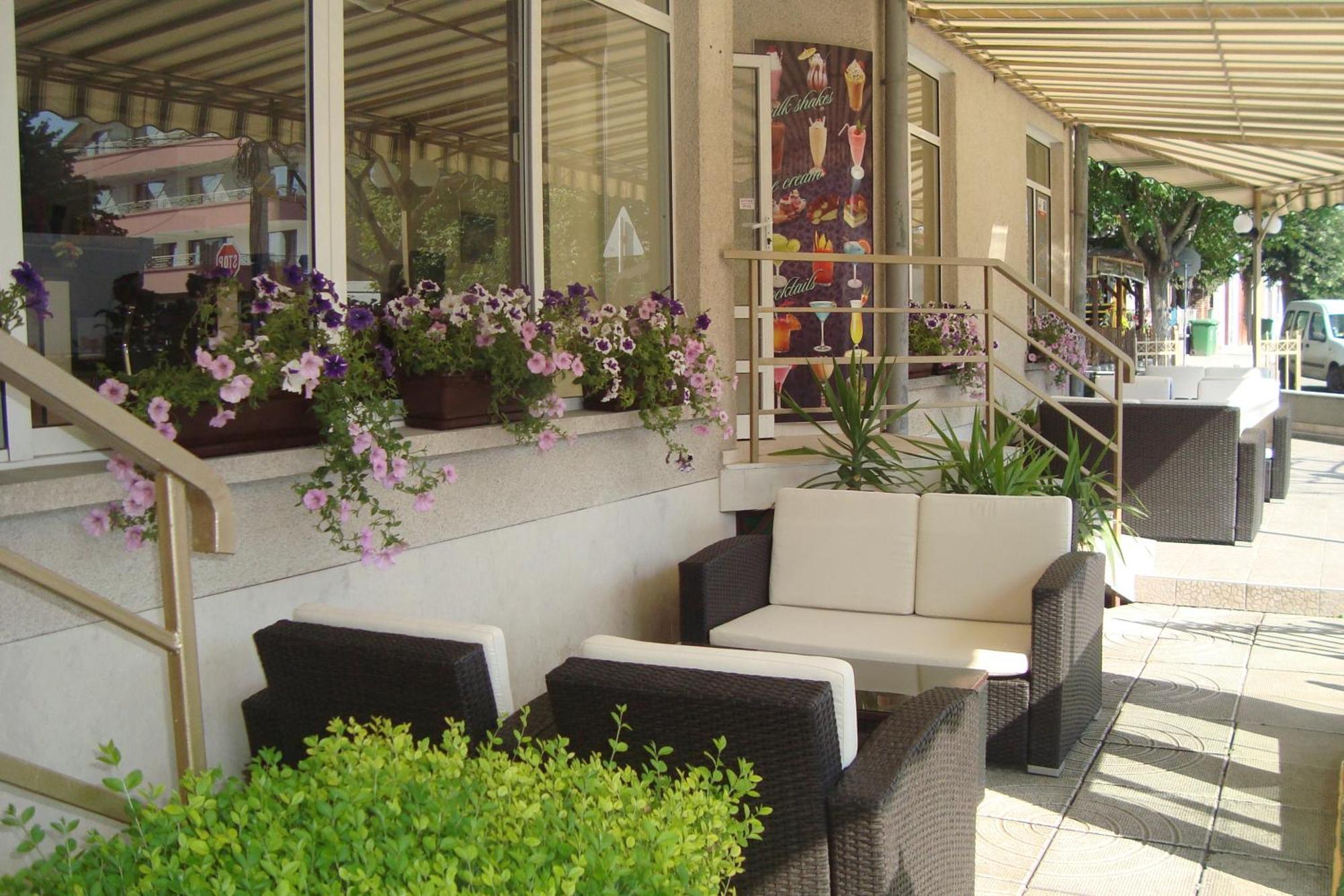 Hotel Astra Ravda Exterior photo