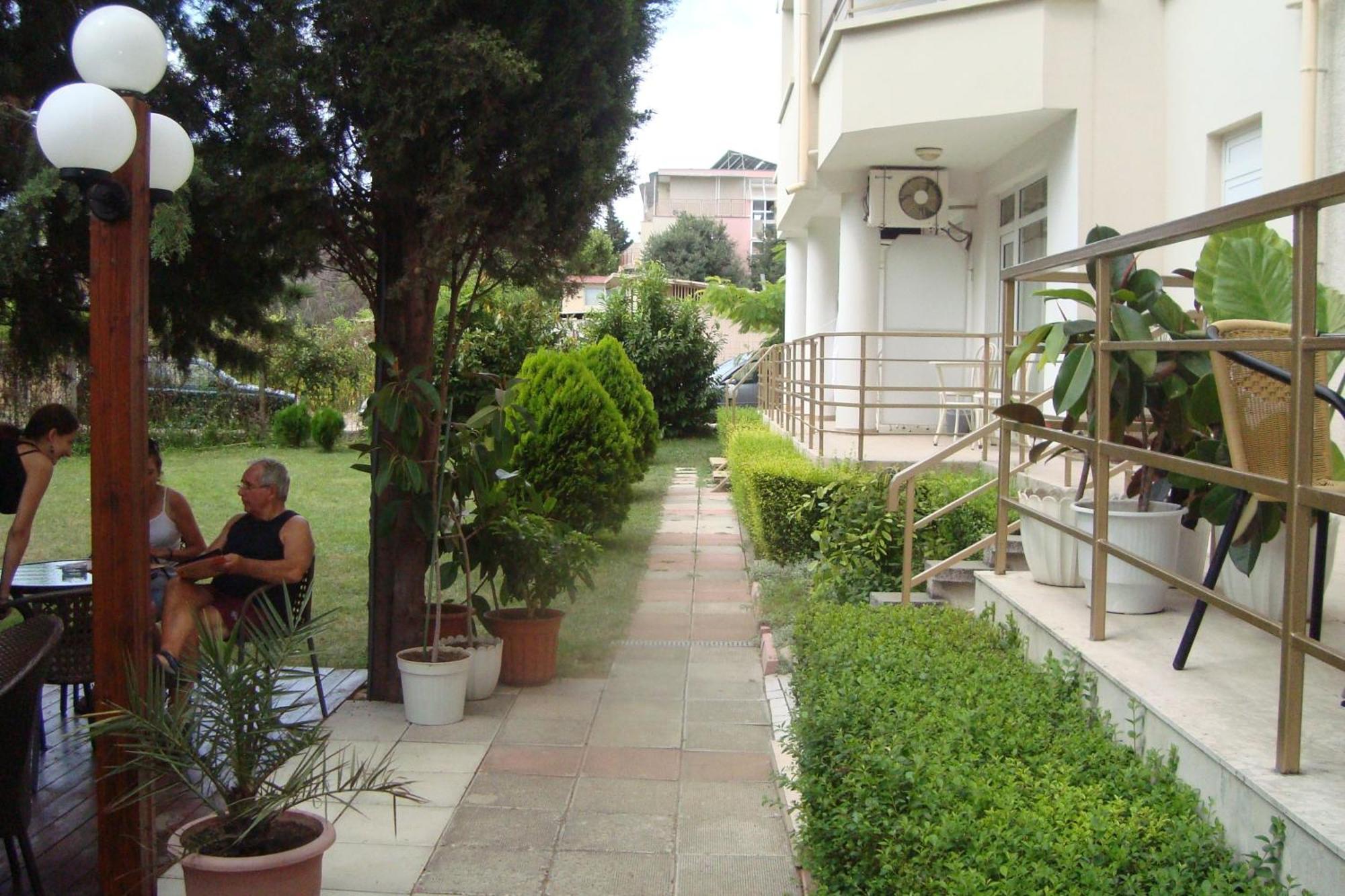 Hotel Astra Ravda Exterior photo