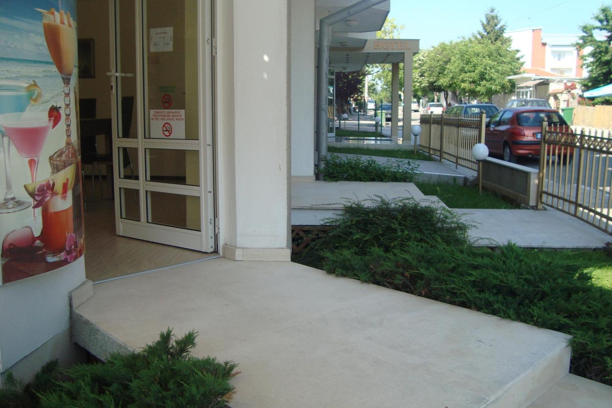 Hotel Astra Ravda Exterior photo