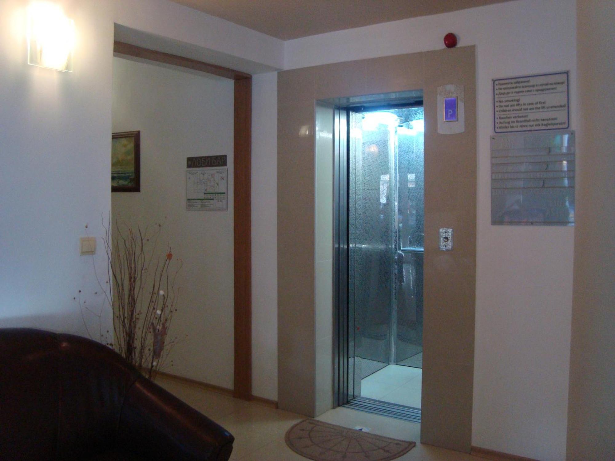Hotel Astra Ravda Exterior photo