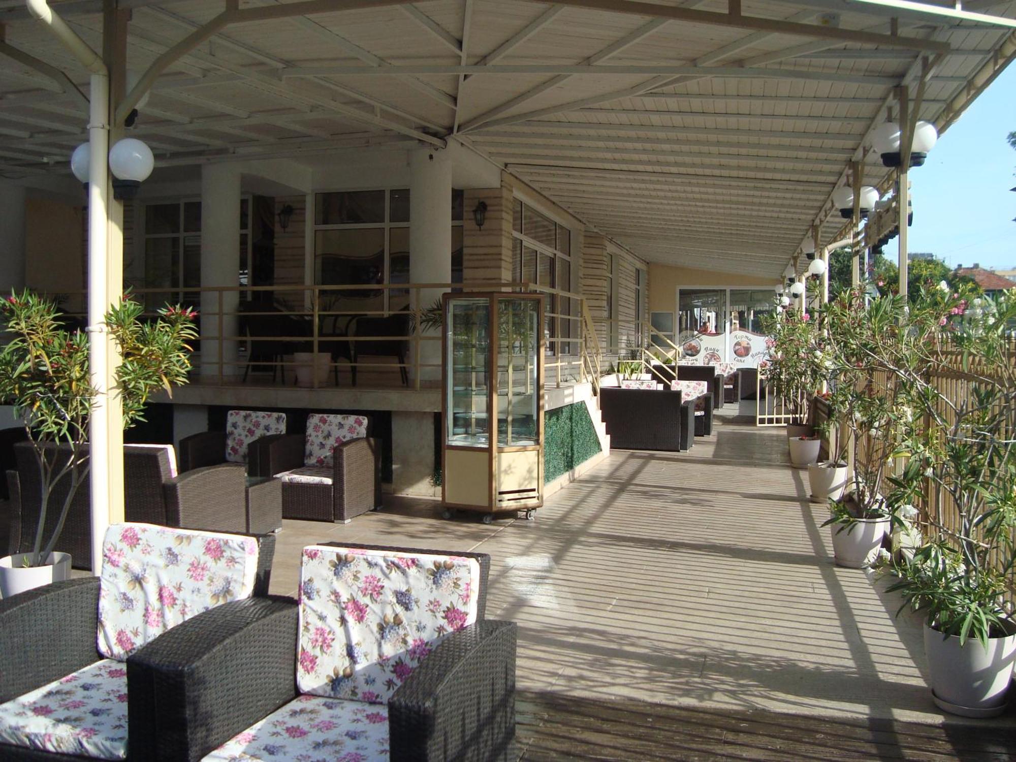 Hotel Astra Ravda Exterior photo