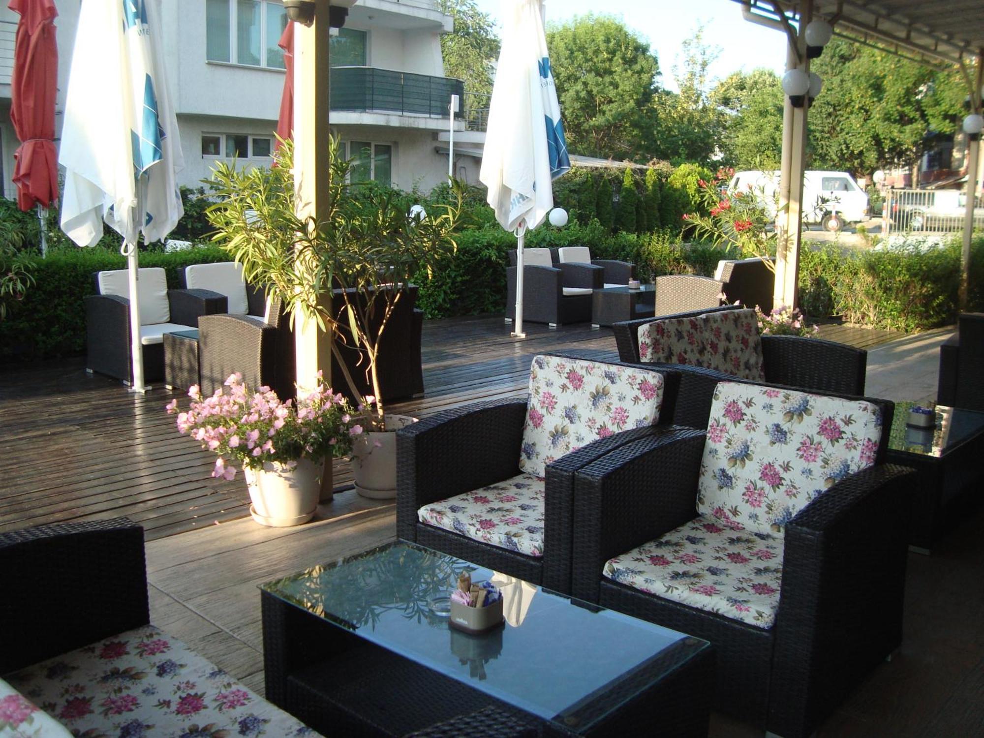 Hotel Astra Ravda Exterior photo