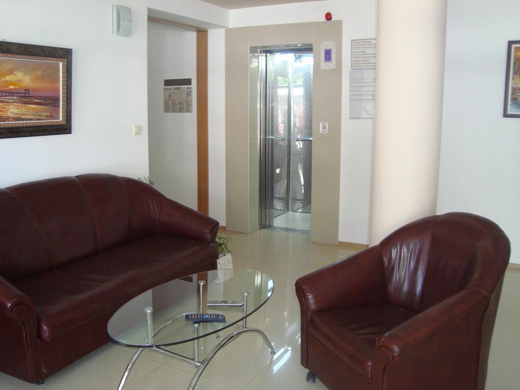 Hotel Astra Ravda Exterior photo
